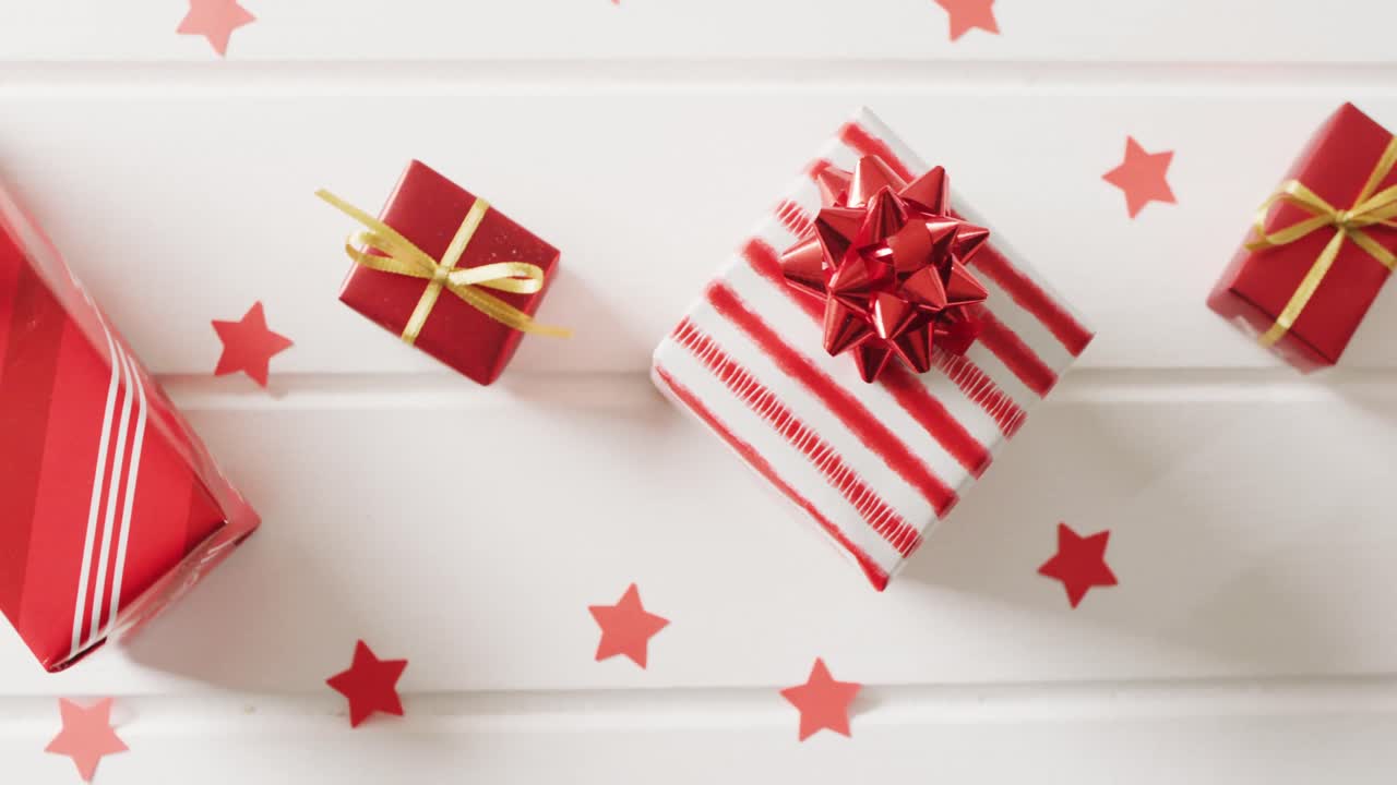 크리스마스 장식과  ⁇  배경에 복사 공간과 함께 크리스마스 선물의 비디오