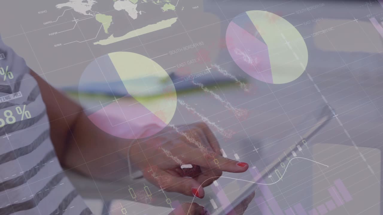 animación del procesamiento de datos financieros sobre una mujer de negocios que usa una tableta