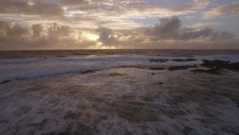 Horizonte-Del-Océano-Al-Atardecer-Vista-Aérea