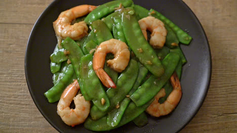 stir-fried green peas with shrimp - homemade food style