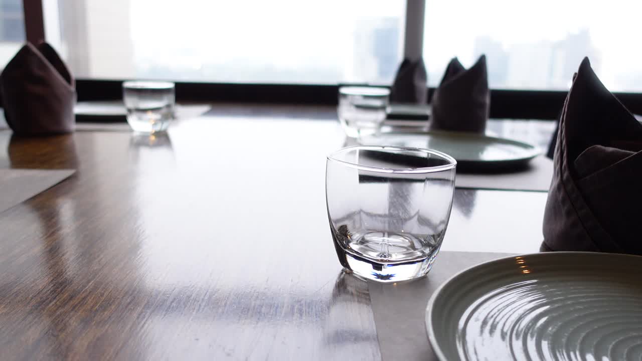 레스토랑 의 테이블 세팅