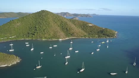 Veleros-En-Isla-Caribeña-Ensenada-Usvi-Islas-Vírgenes-St