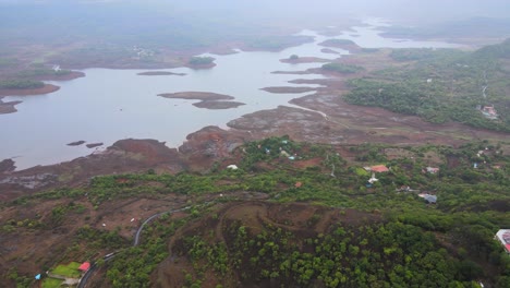 Río-Lonavala-Lluvioso-Sesone-Tiro-Con-Dron-Vista-De-Pájaro