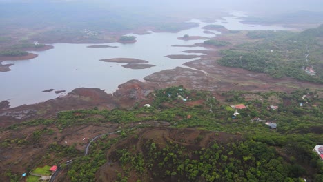 río lonavala lluvioso sesone drone vista vista de pájaro