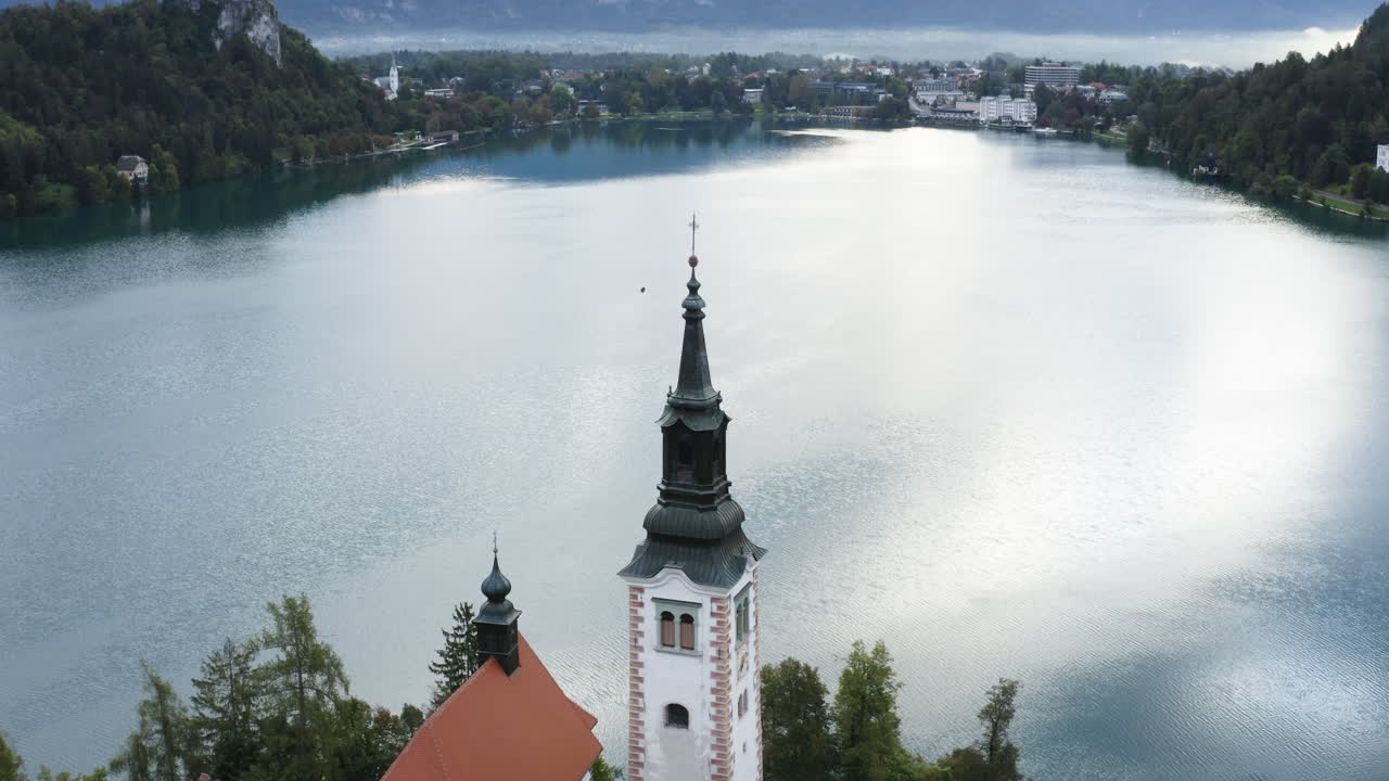 Scenario Tranquillo al Lago di Bled in Slovenia, Europa - ripresa aerea