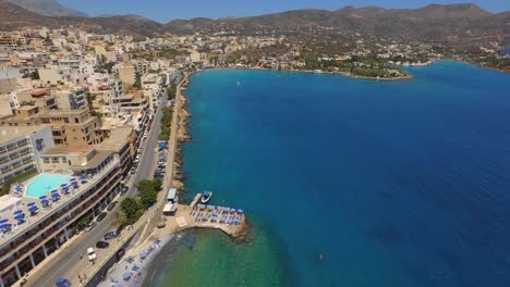 La-Ciudad-Costera-De-Agios-Nikolaos-En-La-Isla-De-Creta,-Durante-El-Verano