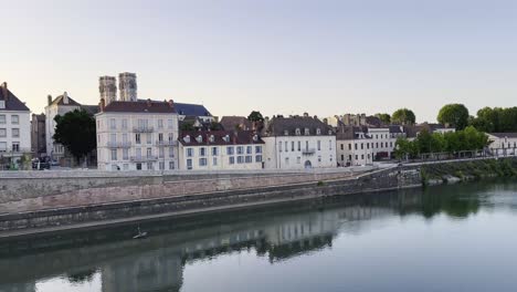 a quiet evening view of the saône river in chalon-sur-saône, seen from the bridge. calm water, warm light, and a gentle atmosphere in the heart of burgundy