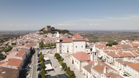 Santa-Maria-da-Devesa-church-and-cityscape,-Castelo-de-Vide-in-Portugal