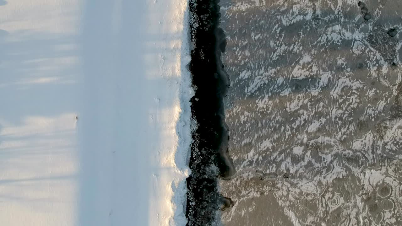 La sponda del Lago Superiore d'inverno