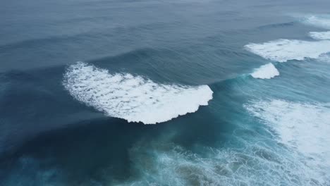 Drone-shot-showing-the-majesty-of-Algarve's-waves