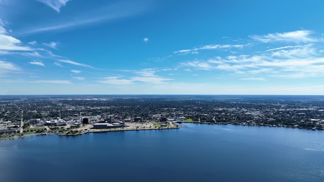 Pemandangan danau Charles, lanskap Louisiana dari drone