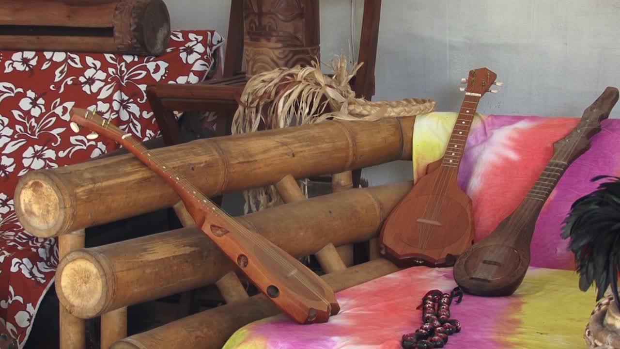 instrumentos musicales tradicionales tahitianas, moorea, polinesia francesa.ukelele tahitiano