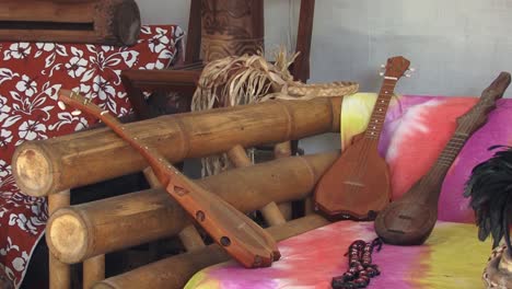 instrumentos musicais taitianos tradicionais, moorea, polynesia.tahitian francês ukulele