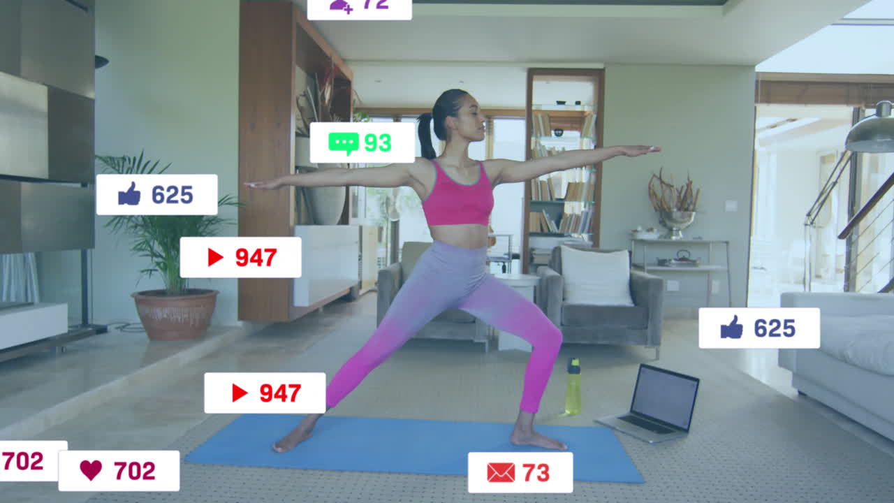 집에서 요가를 연습하는 두 인종 여성에 대한 소셜 미디어 알림의 애니메이션