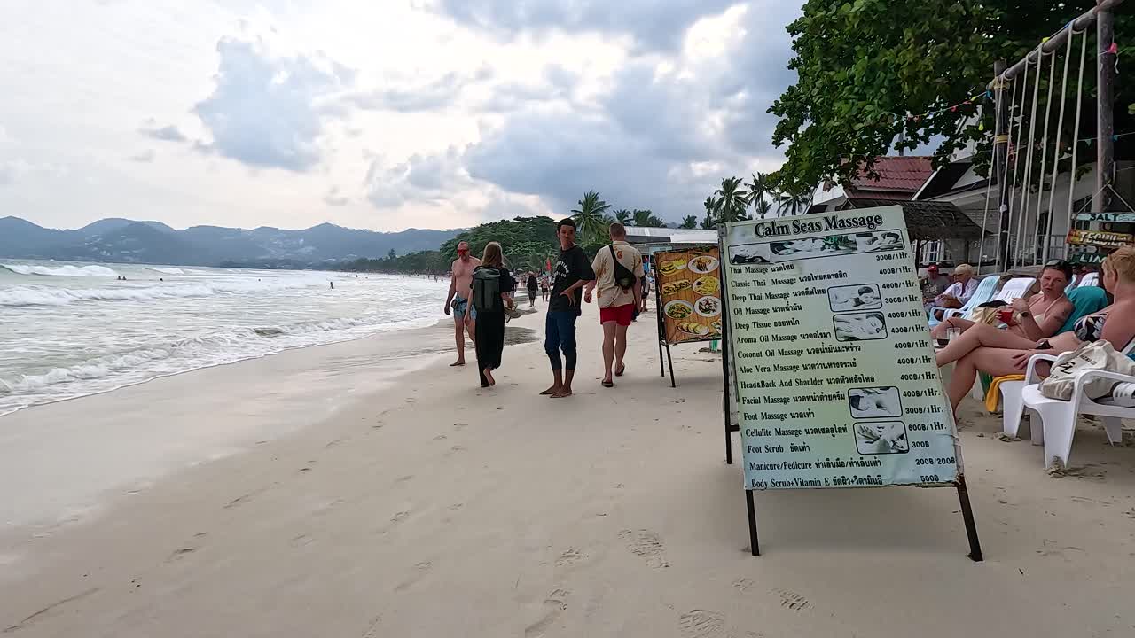 마사지 서비스 와 함께 열대 해변 장면