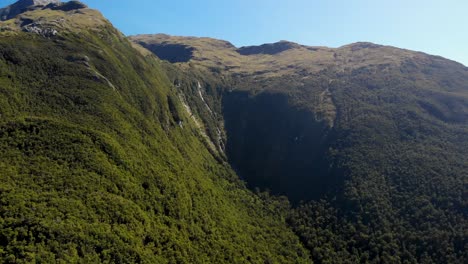 Lush-Vegetation-On-Mountainous-Landscape-Around-Fjord-Of-Doubtful-Sound-In-Fiordland,-New-Zealand