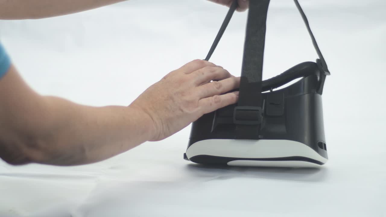 3D VR Headset. Virtual Reality Goggles Set for smarthphones. Hands adjust straps begin set up