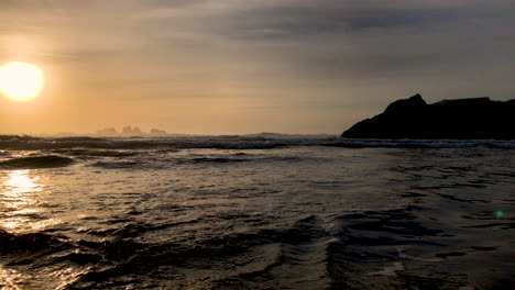 Olas-Entrando-Y-Retrocediendo-En-Bandon-Beach,-Oregon