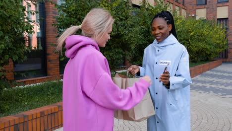 Woman-delivering-fast-food