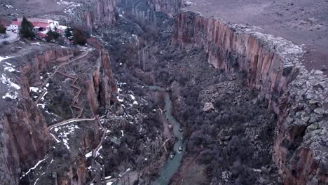 Luftaufnahme-Des-Ihlara-Tals,-Canyon-In-Kappadokien,-Türkei-4k