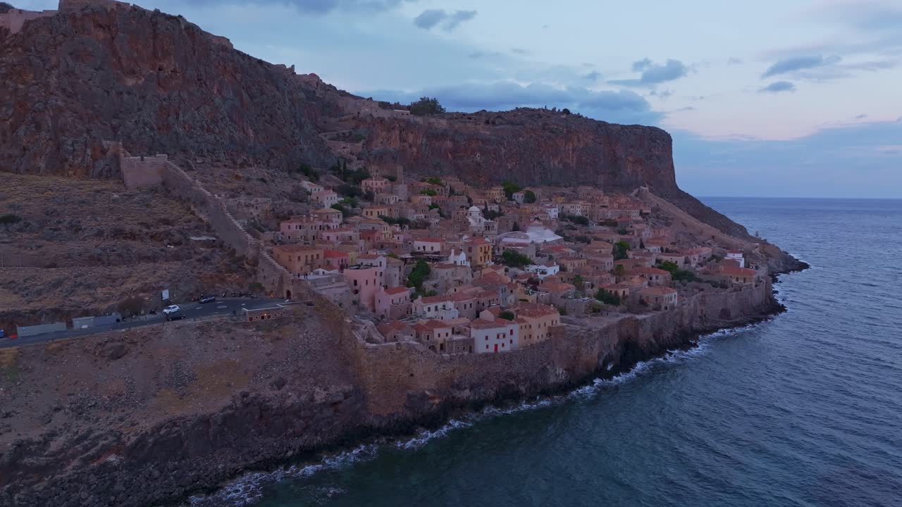 Monemvasia'yı öne çıkaran Mora Yarımadası gün batımı