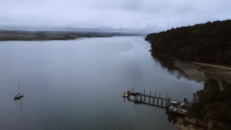 Drone-Rising-High-Revealing-Super-wide-Seascape-Surrounded-With-Green-Nature,-California