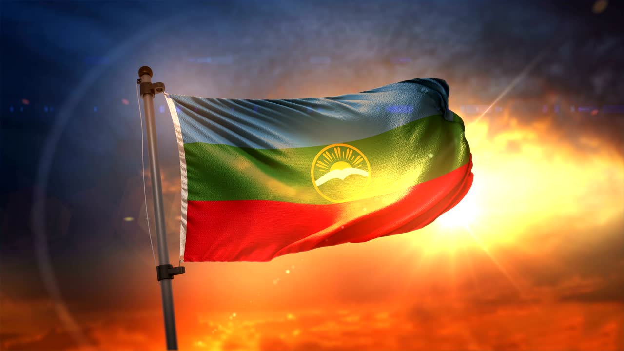 카라차이-체르케시아의 발은 아름다운 해가 뜨는 순환 속도 느린 4k에서 백라이트됩니다.