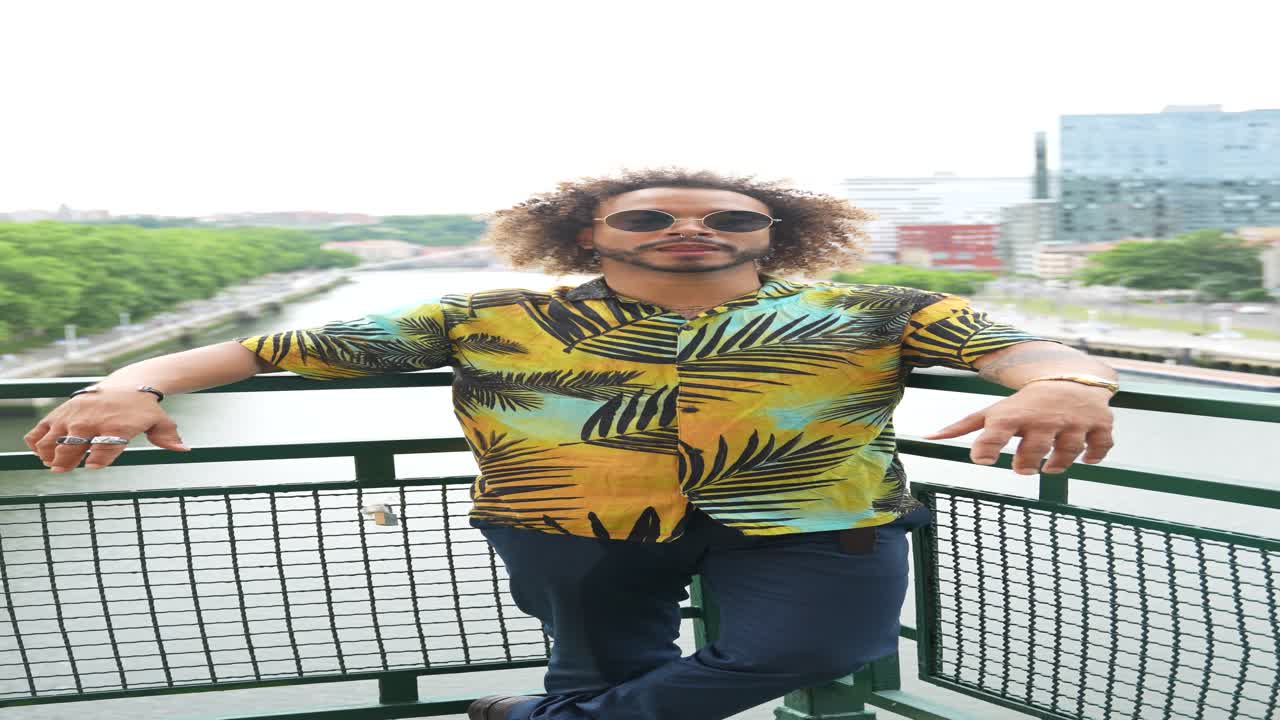 Man wearing a Hawaiian shirt in an urban setting