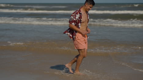 Young-man-running-on-the-sand