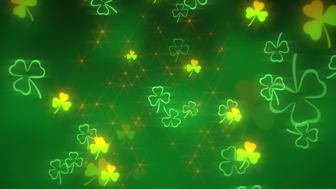 primer plano volando pequeños tréboles y brillos dorados