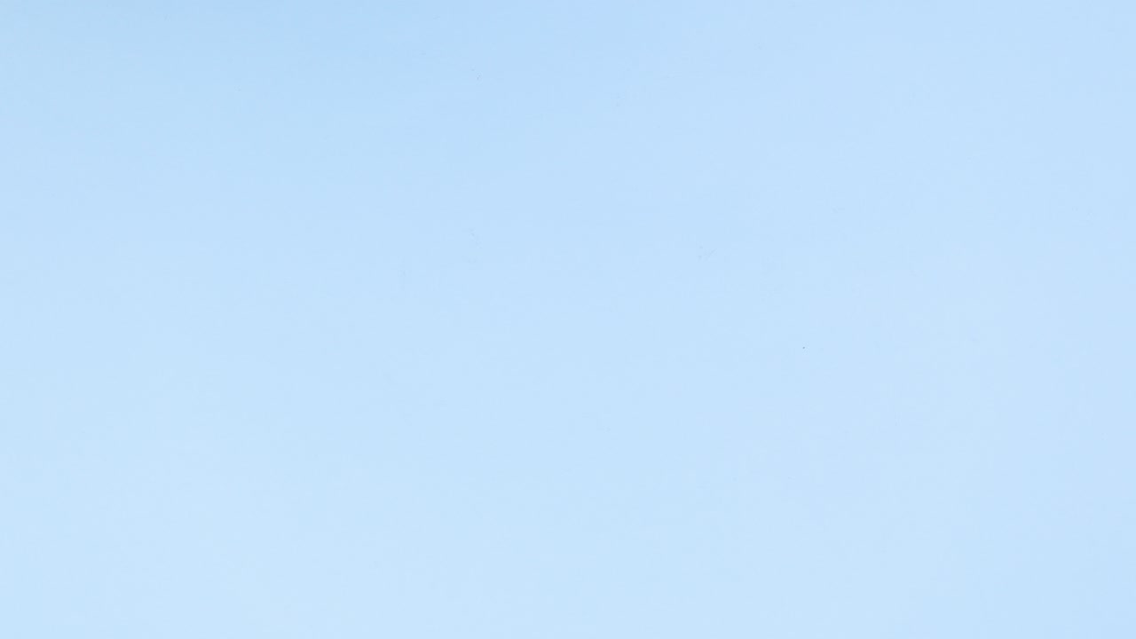 네 개의 심장이 파스텔 블루 테마의 왼쪽에 나타납니다. 움직임을 멈추십시오.