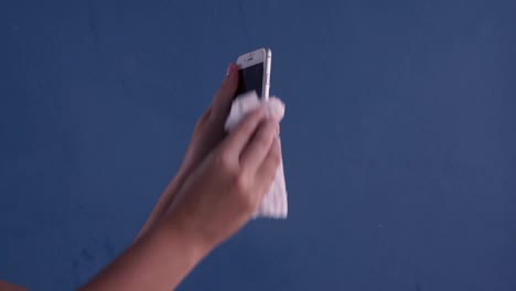cleaning phone with alcohol gel