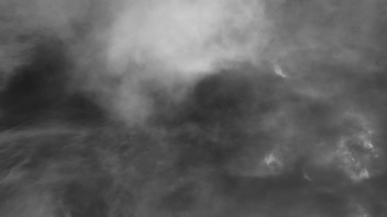 회색 하늘, 어두운 구름 위에 뇌우