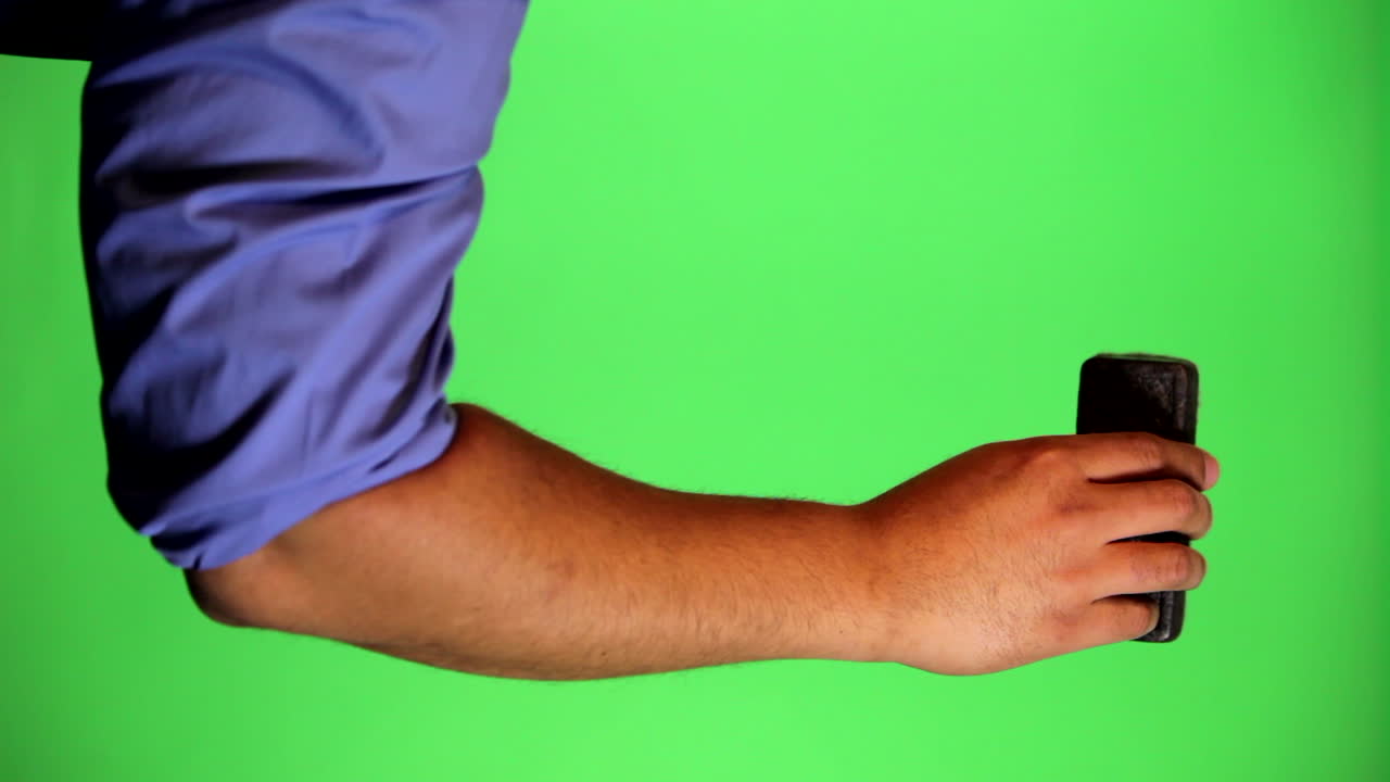 un brazo frente a una pantalla verde para ser tecleado y usado a voluntad