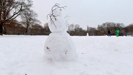 慕尼黑的中國塔 冬季被雪覆蓋的英國花園