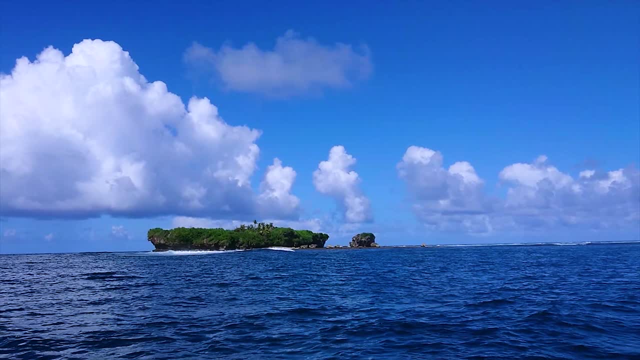 siargao se compone de varias islas frente al océano pacífico, al sur de filipinas