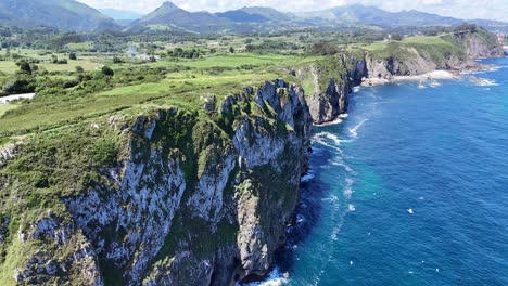 Klippen-Atemberaubende-Küste-Asturien-Spanien-Aufsteigende-Drohne,-Luftaufnahme