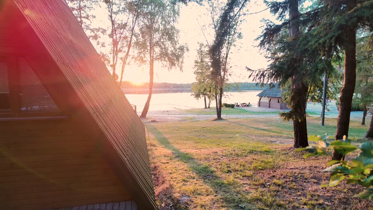 Lakeside Resort at Sunset, tourist cottages