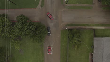 una intersección de vecindario inundada repentinamente