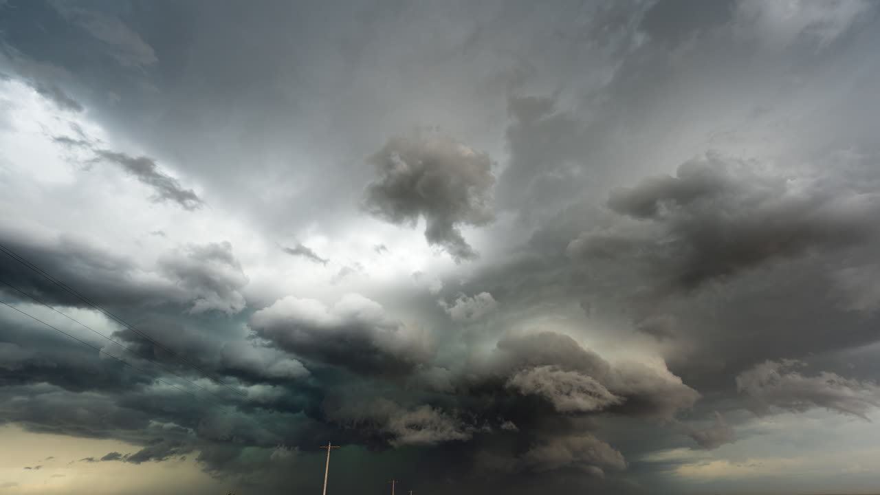 Storm Clouds Form and Shift in the Sky in Stunning 4K Timelapse