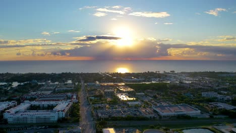 Un-Magnífico-Vídeo-Drone-De-Un-Amanecer-En-Boynton-Beach,-Florida