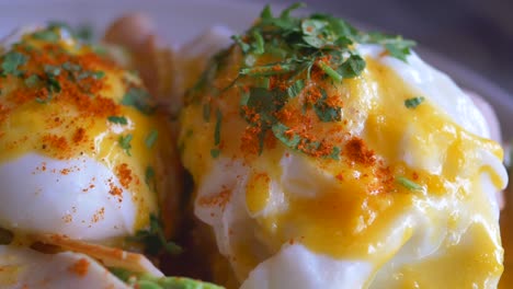 primer plano de los huevos benedicto