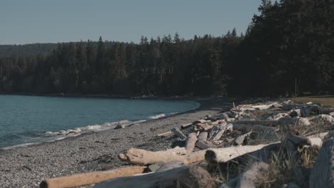 Hermoso-Paisaje-Marino-En-La-Costa-Del-Océano-Pacífico-Durante-La-Puesta-De-Sol,-Isla-Texada,-Punto-De-Refugio-Columbia-Británica-Canadá