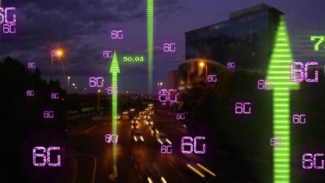 animación de múltiples banners de texto 6g e iconos de flecha moviéndose hacia arriba contra el tráfico nocturno de la ciudad