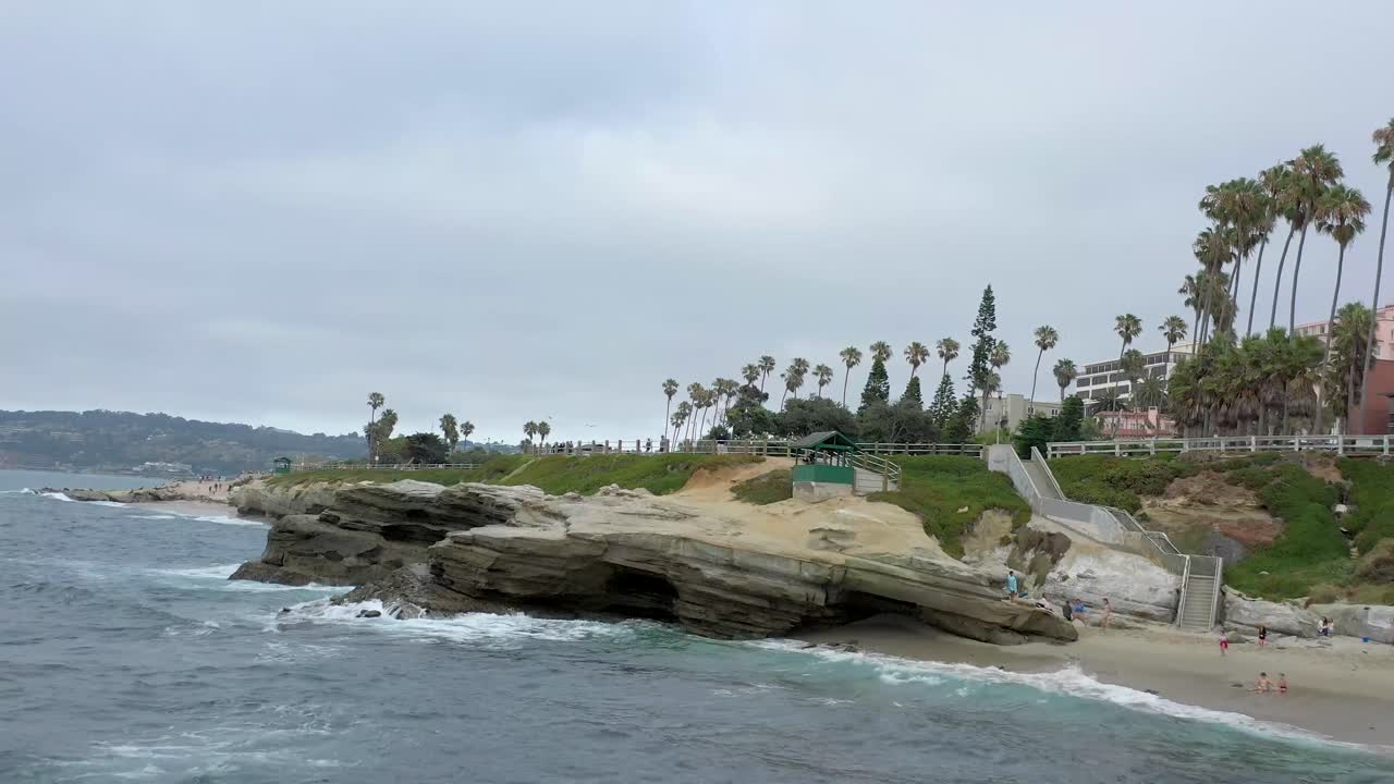 여름날 캘리포니아 라홀라의 공중 전망