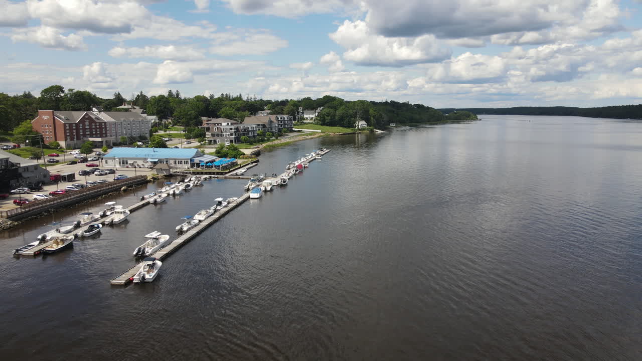 메인 주 케네 강의 바스 시티 해안의 드론 영상