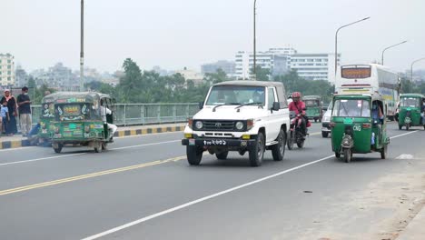 traffic scene in bangladesh city