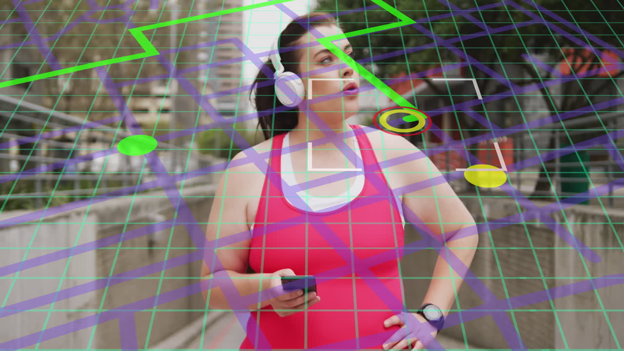 animación de procesamiento de datos sobre tamaño plus mujer caucásica haciendo ejercicio en la ciudad