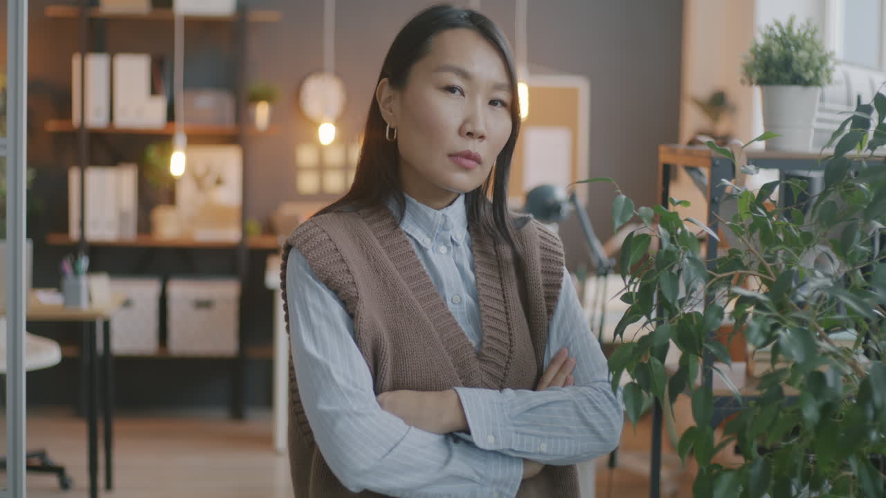 사무실에 있는 여자