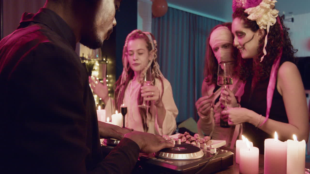 할로윈 파티에 온 친구들